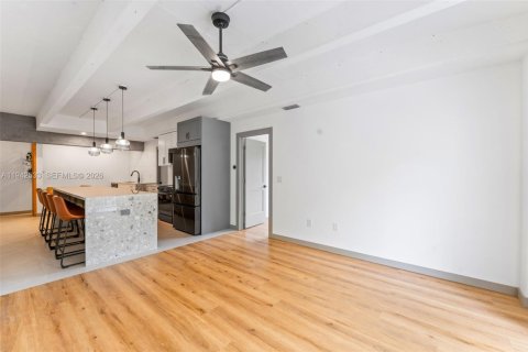 Condominio en venta en North Miami, Florida, 1 dormitorio, 82.31 m2 № 1999984 - foto 5