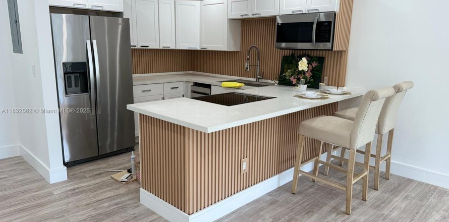 Condo in Miami, Florida, 1 bedroom № 1811914