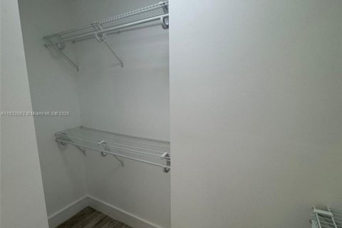 Condo in Miami, Florida, 1 bedroom  № 1811914 - photo 11