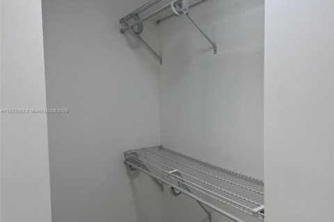 Condo in Miami, Florida, 1 bedroom  № 1811914 - photo 12