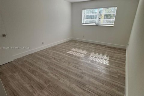 Condo in Miami, Florida, 1 bedroom  № 1811914 - photo 9