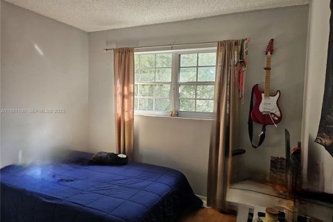 House in Miami, Florida 3 bedrooms, 205.87 sq.m. № 1977454 - photo 12