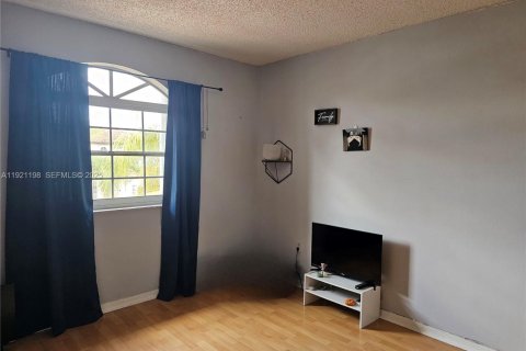 House in Miami, Florida 3 bedrooms, 205.87 sq.m. № 1977454 - photo 13