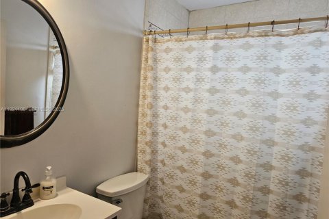 House in Miami, Florida 3 bedrooms, 205.87 sq.m. № 1977454 - photo 15