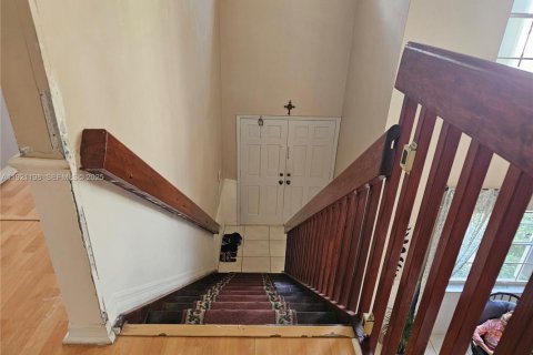 House in Miami, Florida 3 bedrooms, 205.87 sq.m. № 1977454 - photo 19