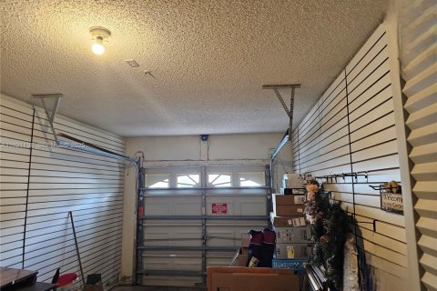 House in Miami, Florida 3 bedrooms, 205.87 sq.m. № 1977454 - photo 18