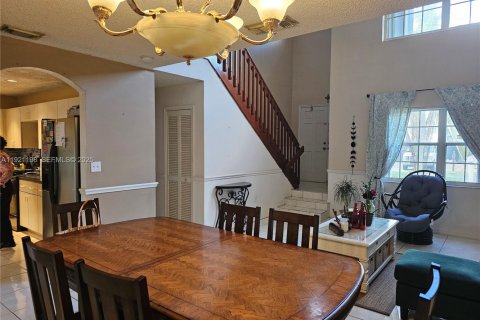 House in Miami, Florida 3 bedrooms, 205.87 sq.m. № 1977454 - photo 5