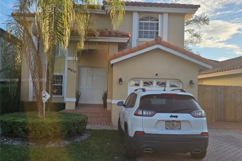 House in Miami, Florida 3 bedrooms, 205.87 sq.m. № 1977454 - photo 1