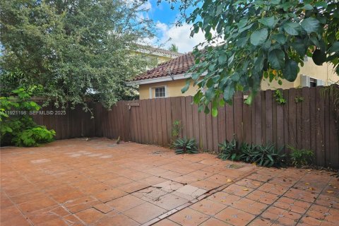 House in Miami, Florida 3 bedrooms, 205.87 sq.m. № 1977454 - photo 20