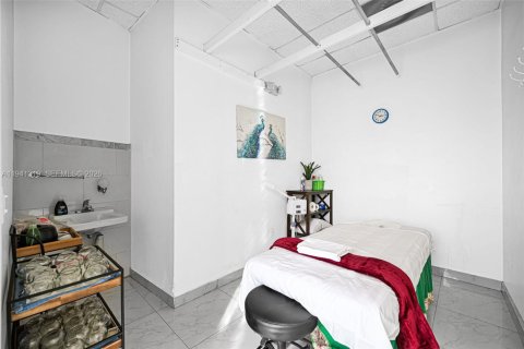 Commercial property in Wilton Manors, Florida № 1998564 - photo 21