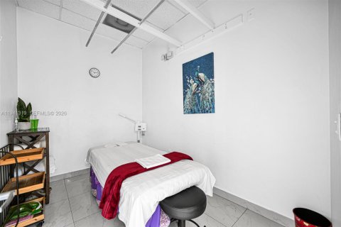 Commercial property in Wilton Manors, Florida № 1998564 - photo 18