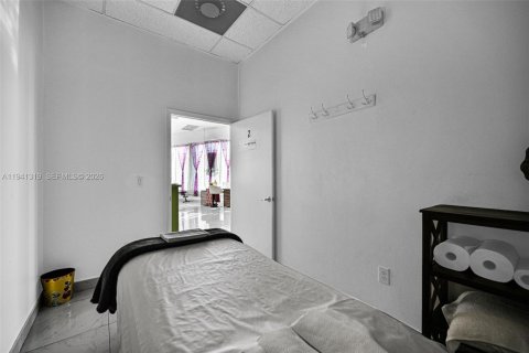 Commercial property in Wilton Manors, Florida № 1998564 - photo 29