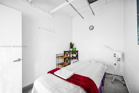 Commercial property in Wilton Manors, Florida № 1998564 - photo 19