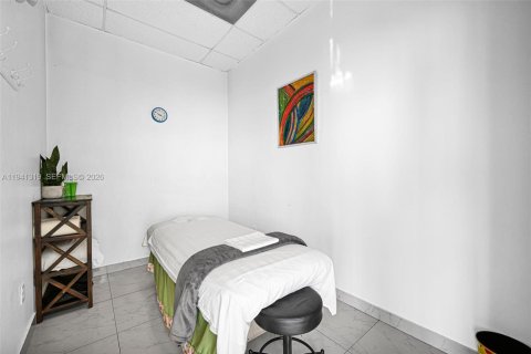 Commercial property in Wilton Manors, Florida № 1998564 - photo 27