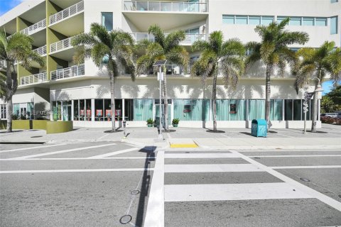 Commercial property in Wilton Manors, Florida № 1998564 - photo 13