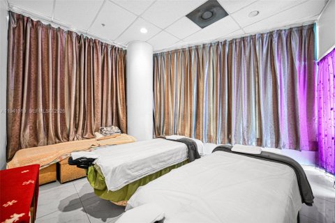 Commercial property in Wilton Manors, Florida № 1998564 - photo 16