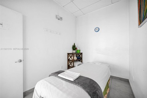 Commercial property in Wilton Manors, Florida № 1998564 - photo 28