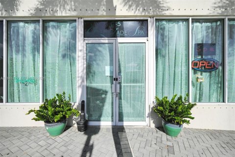 Commercial property in Wilton Manors, Florida № 1998564 - photo 10