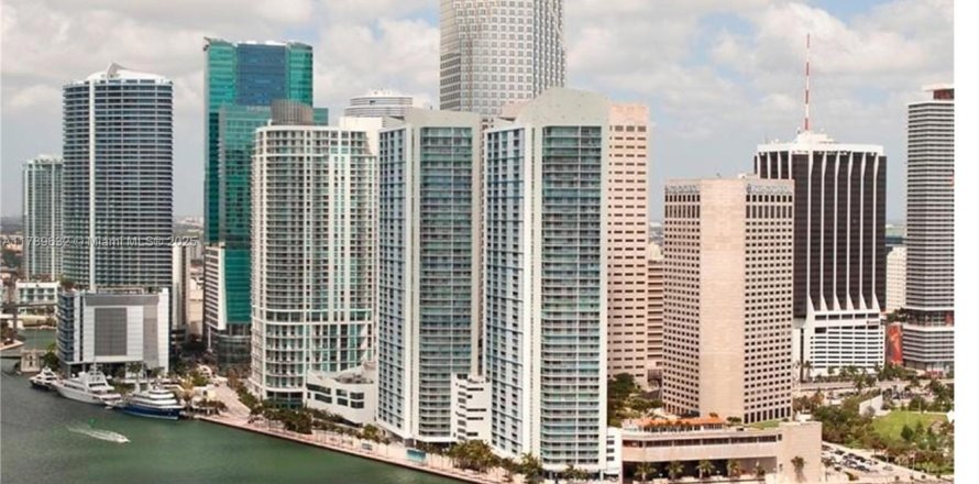 Studio in the Condo in Miami, Florida  № 1697091