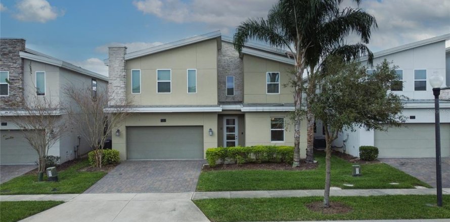 House in Davenport, Florida 8 bedrooms, 363.15 sq.m. № 1527976