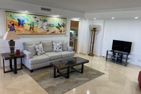 Купить кондоминиум в Майами-Бич, Флорида 2 спальни, 115.66м2, № 2057471 - фото 2