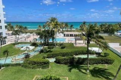 Кондоминиум с 2 спальнями в Майами-Бич, Флорида № 2057471