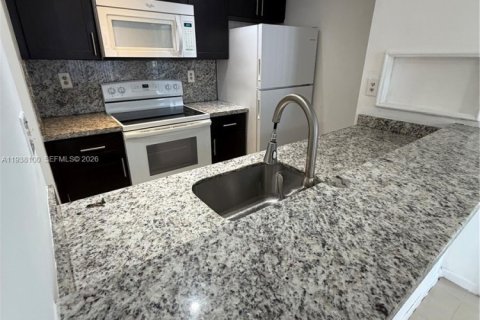 Condo in Hialeah, Florida, 2 bedrooms  № 1995823