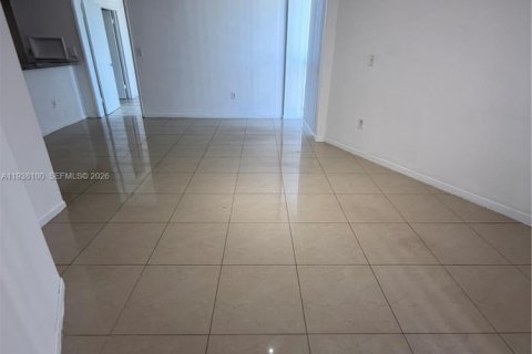 Condo in Hialeah, Florida, 2 bedrooms  № 1995823 - photo 9