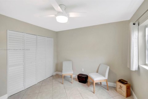 Condo in Miami, Florida, 2 bedrooms  № 1830503 - photo 13