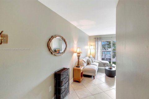Condo in Miami, Florida, 2 bedrooms  № 1830503 - photo 1