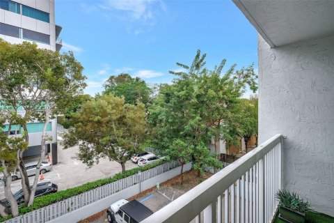 Condo in Miami, Florida, 2 bedrooms  № 1830503 - photo 23