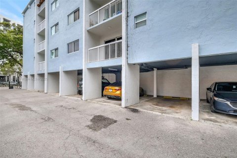 Condo in Miami, Florida, 2 bedrooms  № 1830503 - photo 19
