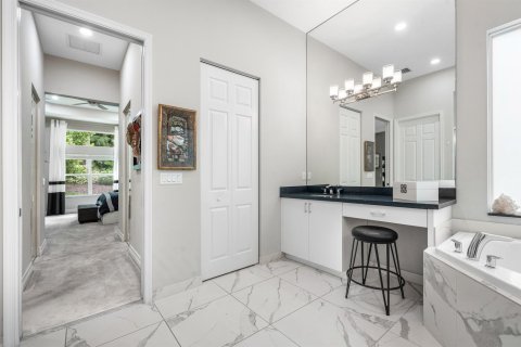 House in Boynton Beach, Florida 4 bedrooms, 249.44 sq.m. № 2175802 - photo 21