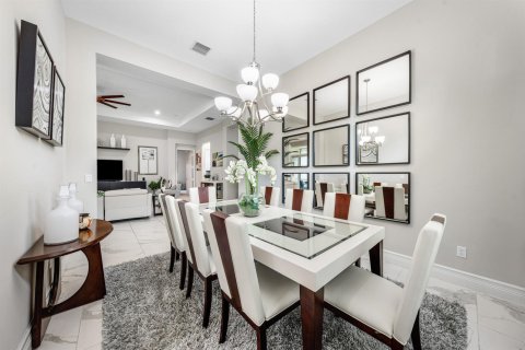 House in Boynton Beach, Florida 4 bedrooms, 249.44 sq.m. № 2175802 - photo 8