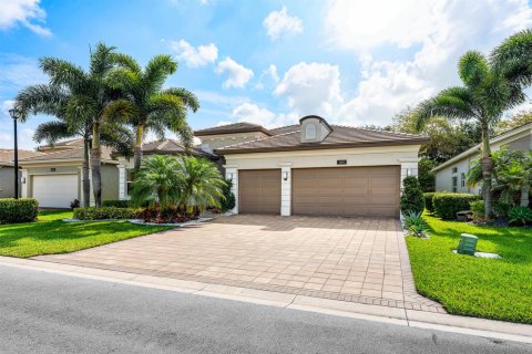 House in Boynton Beach, Florida 4 bedrooms, 249.44 sq.m. № 2175802 - photo 2