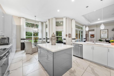 House in Boynton Beach, Florida 4 bedrooms, 249.44 sq.m. № 2175802 - photo 11