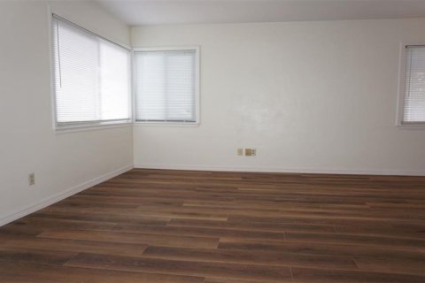 House in Saint Petersburg, Florida 3 bedrooms, 88.54 sq.m. № 1819545 - photo 2