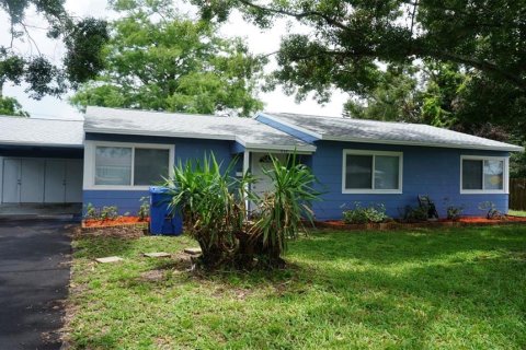 House in Saint Petersburg, Florida 3 bedrooms, 88.54 sq.m. № 1819545 - photo 1