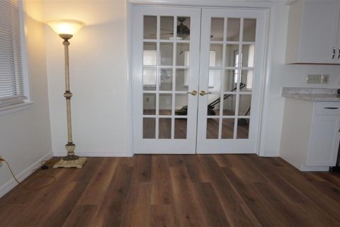 House in Saint Petersburg, Florida 3 bedrooms, 88.54 sq.m. № 1819545 - photo 11
