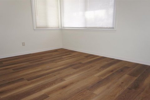 House in Saint Petersburg, Florida 3 bedrooms, 88.54 sq.m. № 1819545 - photo 4