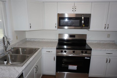 House in Saint Petersburg, Florida 3 bedrooms, 88.54 sq.m. № 1819545 - photo 13
