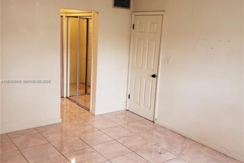 Copropriété à louer à Miami, Floride: 3 chambres, 103.68 m2 № 1996547 - photo 3