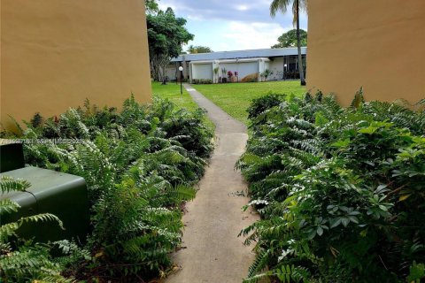 Copropriété à louer à Miami, Floride: 3 chambres, 103.68 m2 № 1996547 - photo 11