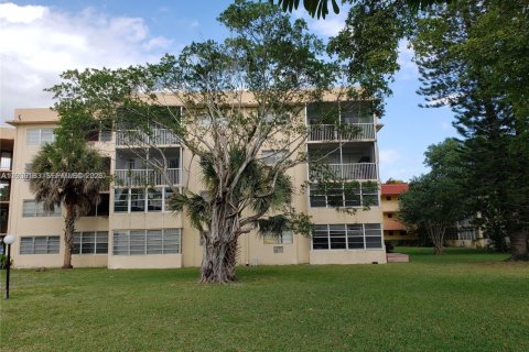 Copropriété à louer à Miami, Floride: 3 chambres, 103.68 m2 № 1996547 - photo 12