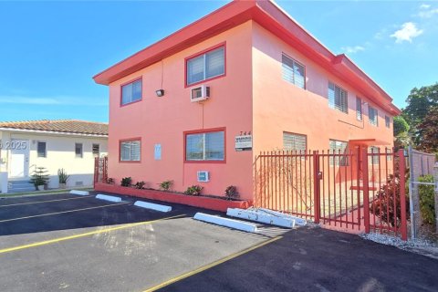 Condominio en alquiler en Miami Beach, Florida, 2 dormitorios, 91.04 m2 № 1985797 - foto 1