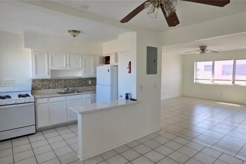 Condominio en alquiler en Miami Beach, Florida, 2 dormitorios, 91.04 m2 № 1985797 - foto 7