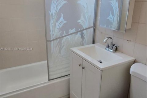 Condominio en alquiler en Miami Beach, Florida, 2 dormitorios, 91.04 m2 № 1985797 - foto 10