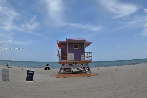 Condominio en alquiler en Miami Beach, Florida, 2 dormitorios, 91.04 m2 № 1985797 - foto 17