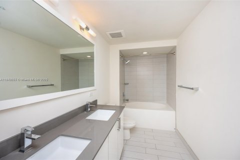 Купить кондоминиум в Майами, Флорида 3 спальни, 133.59м2, № 1850805 - фото 11