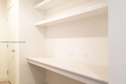 Купить кондоминиум в Майами, Флорида 3 спальни, 133.59м2, № 1850805 - фото 20
